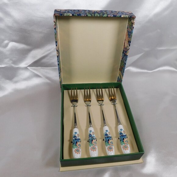 Spode Set of Four Pastry Forks in Strawberry Thief # 24567 - Picture 1 of 4